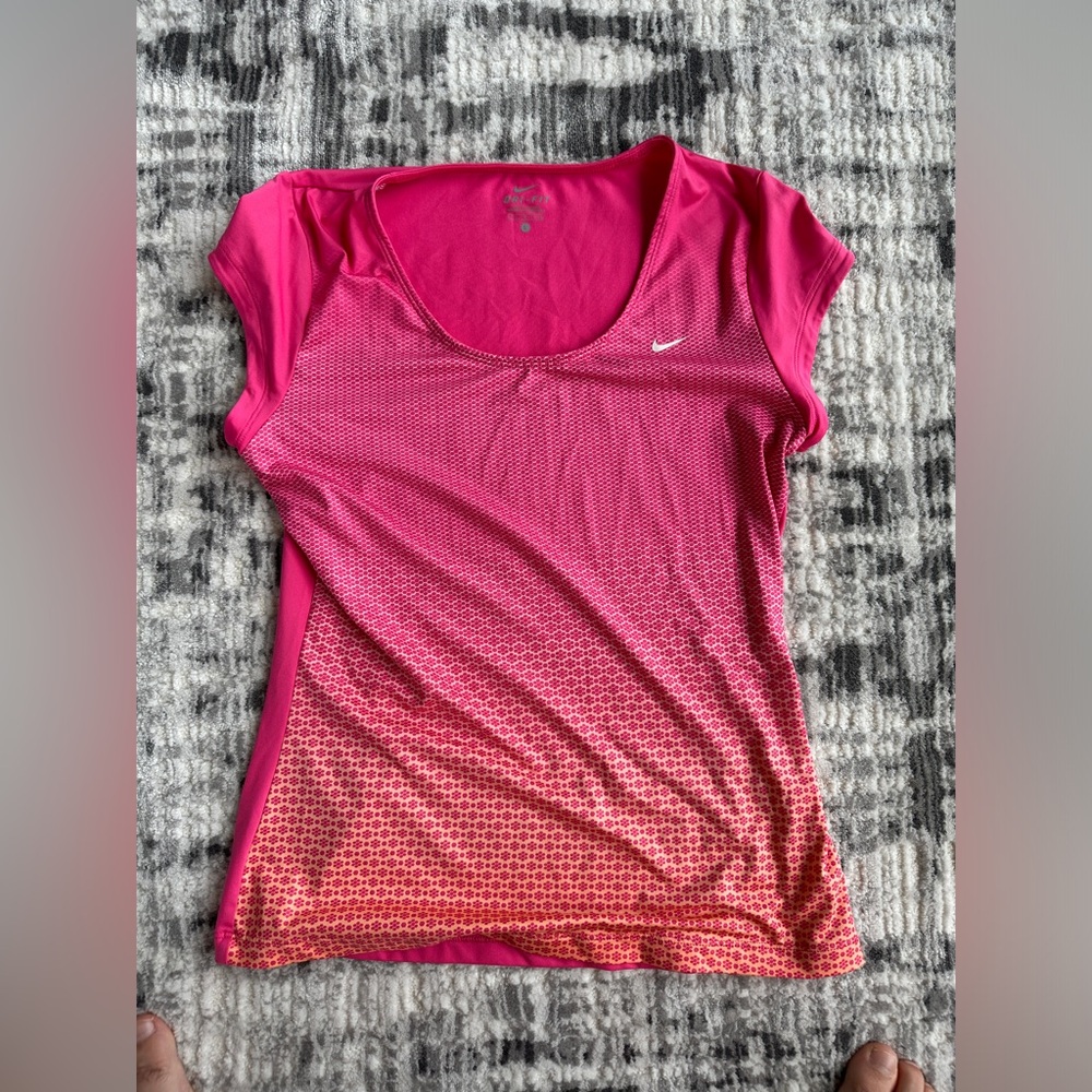 Nike Women's Tennis Shirt. Size Large.